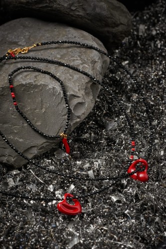 20_009A Naszyjnik czarny spinel z czerwonym sercem _ 250.jpg