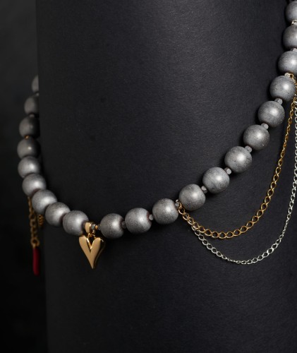 20_012A Naszyjnik z hematytów z łańcuszkami papryczką i sercem .jpeg