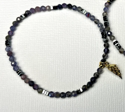 10_19 Bransoletka iolit i hematyt ze skrzydełkiem _ 120.webp