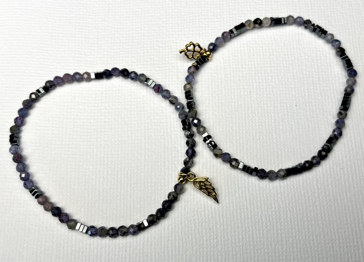 10_19 Bransoletka iolit i hematyt ze skrzydełkiem _ 120.jpeg